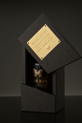 Custom Premium Wine Packaging Leather Box Unique Rotate Open Whiskey Wooden Heart Box With Window Metal Label