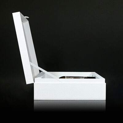 Elegant Magnetic Texured Flip Top Rigid Paper Cardboard Packaging Gift Set Box for Wine Bottles with Ribbon