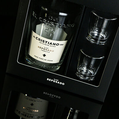 Luxury Wine Gift Set Includes Bottle & 2  Wine Glasses Packaging Wine Glass Gift Set