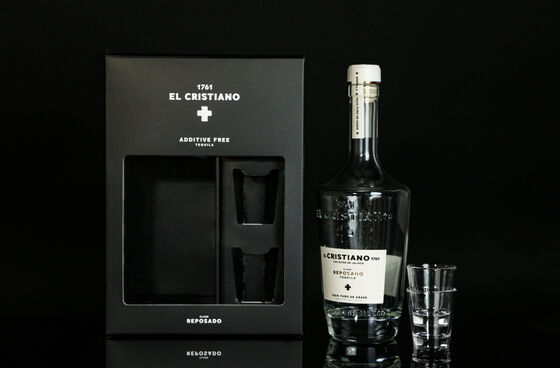 Luxury Wine Gift Set Includes Bottle & 2  Wine Glasses Packaging Wine Glass Gift Set